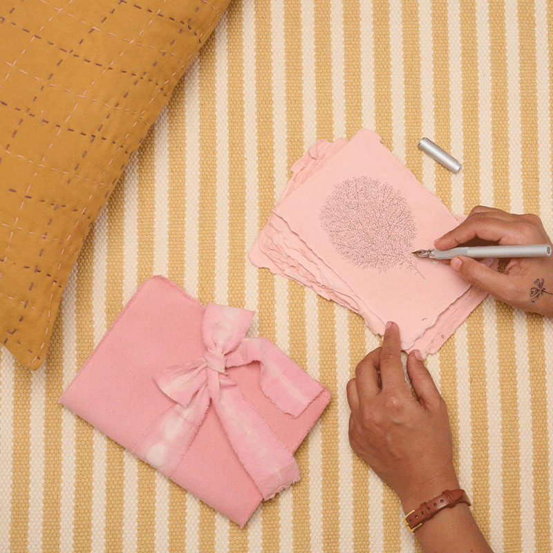 ARTIST'S PAPER BUNDLE